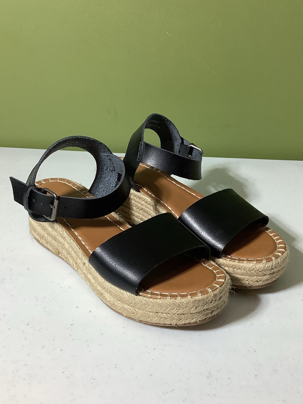Universal Thread black and jute heeled sandals, size 8